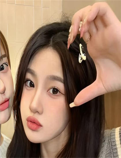 国产亚洲精品第一区香蕉_邻家女孩女主角_侵犯女教师三上悠亚AV视频